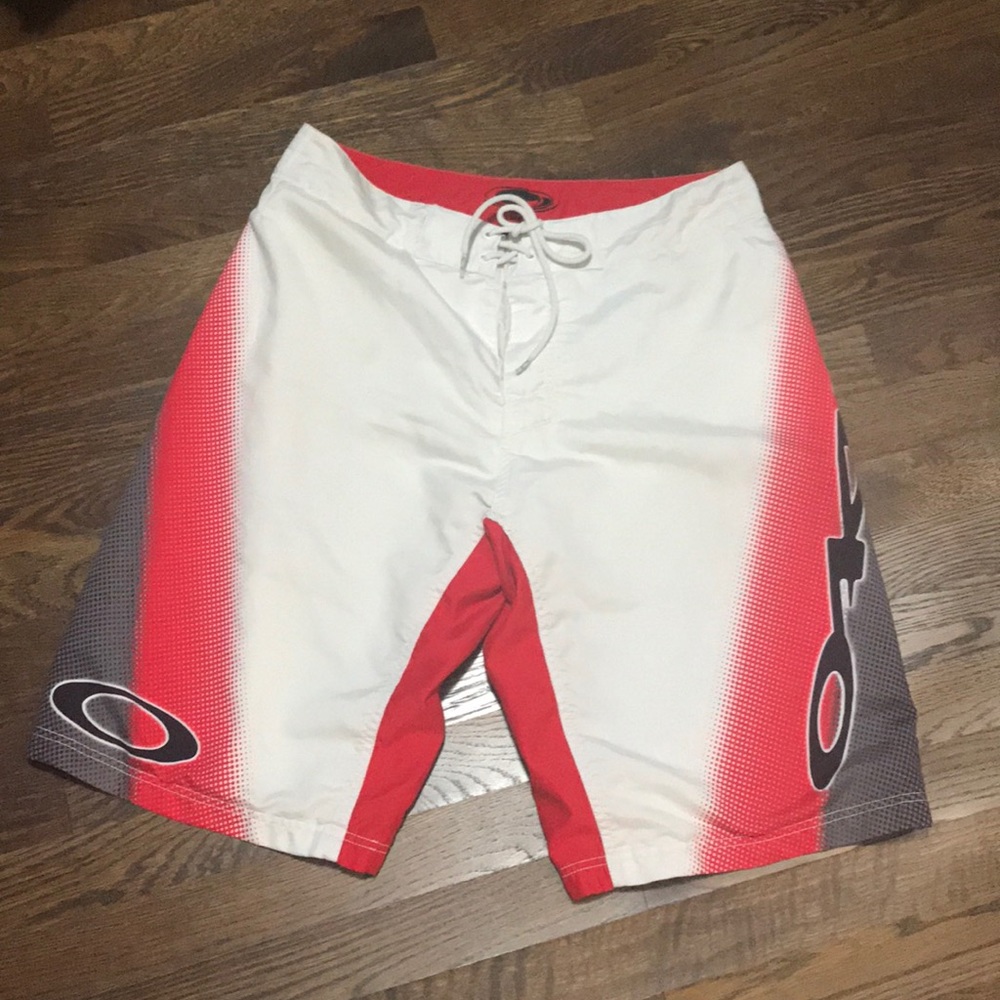 Oakley board shorts 32. Good condition